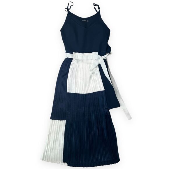 Boohoo Navy Blue and White Maxi Dress with Pleated Skirt - Picture 2 of 11